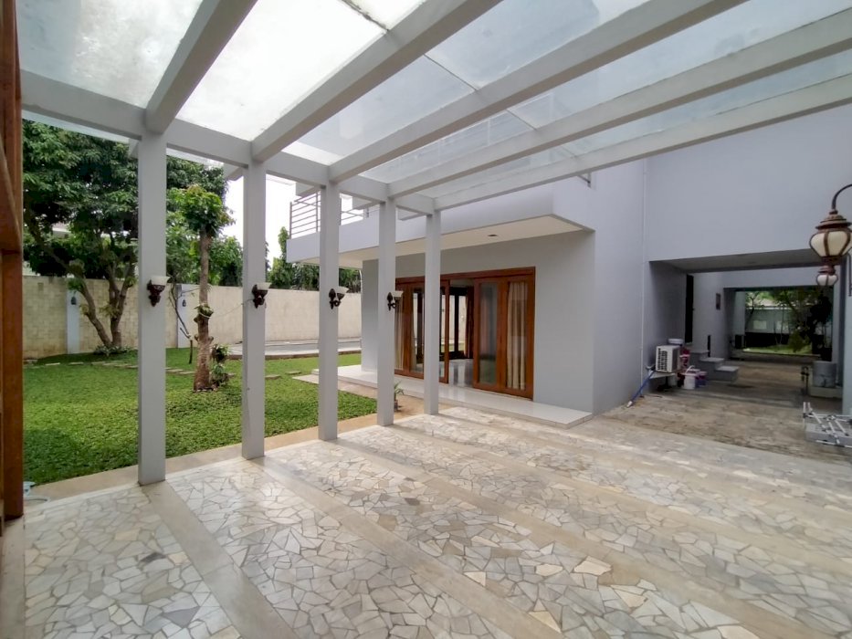 Disewakan Rumah Untuk Kantor dll diAmpera JakSel Lt900m2