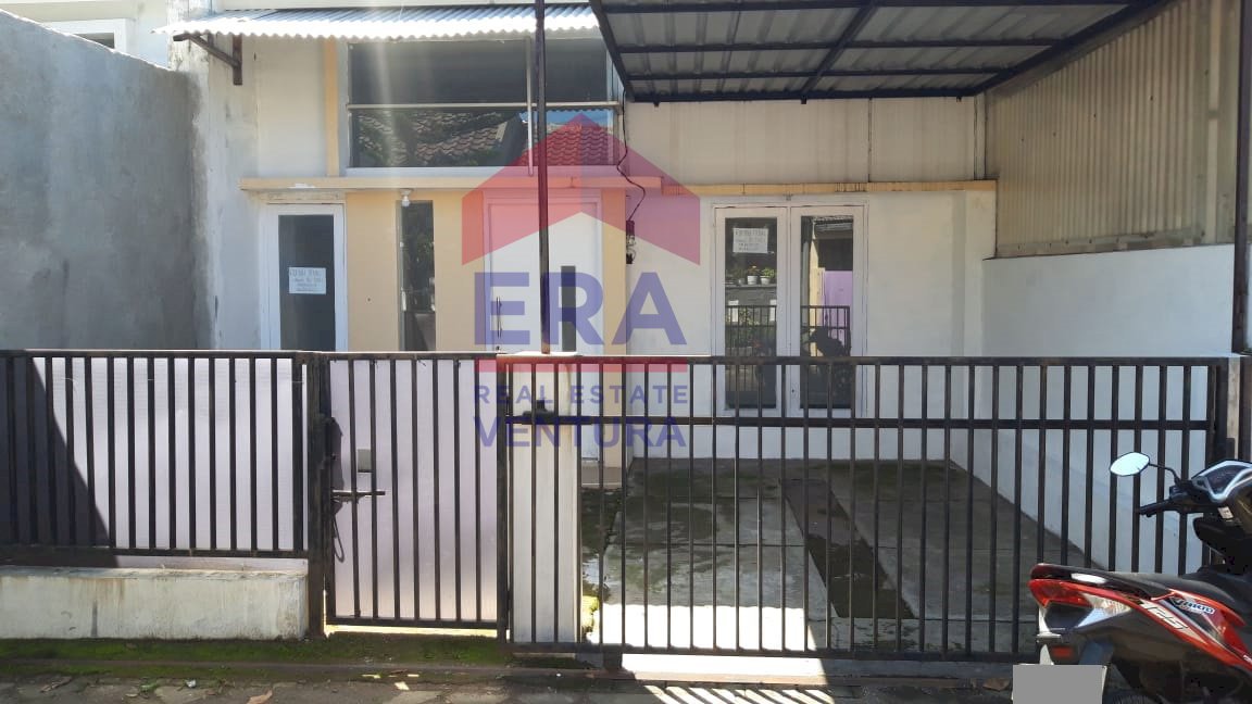 Rumah cantik di cluster perumahan yang tenang dekat area pabrik