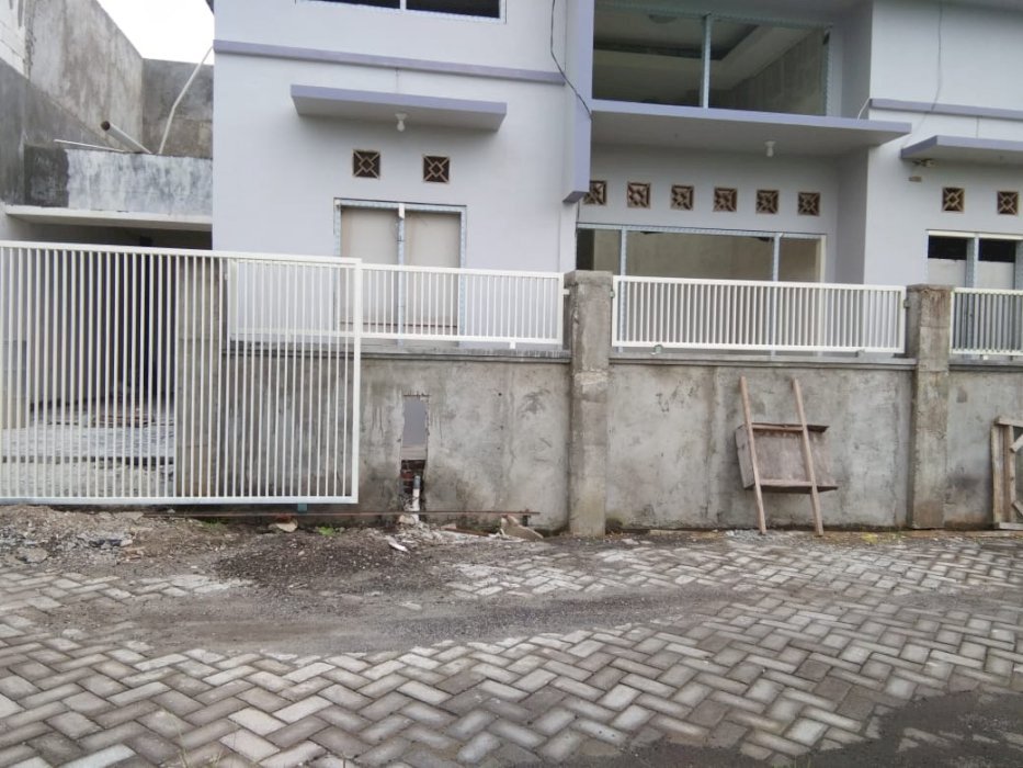 Dijual rumah kondisi apa adanya . Pondasi anti gempa