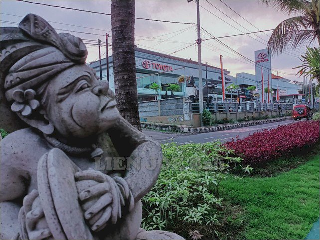 RUMAH VILLA CLASSIC DI TENGAH KOTA TABANAN