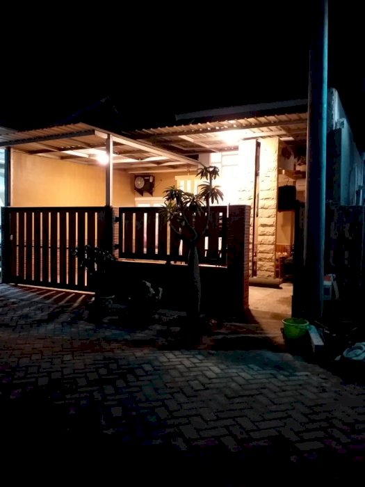 Rumah depan fasum strategis