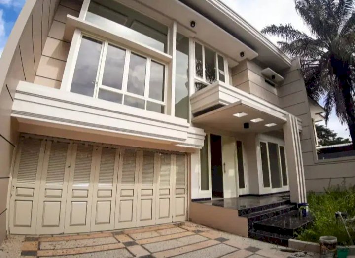 Rumah New Gress Mewah Villa Royal Pakuwon City Surabaya