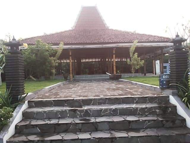 DI JUAL RUMAH MEWAH JLN TAJEM MAGUWOHARJO DEPOK