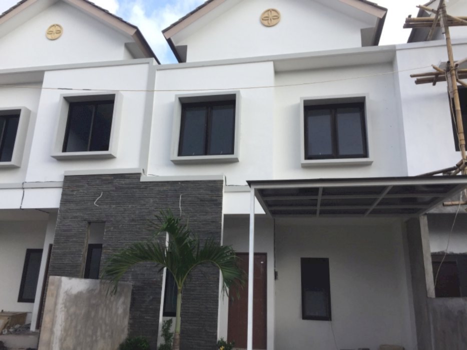 Rumah Exclusive di Taman Griya -Jimbzrzn