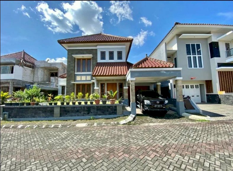 DI JUAL RUMAH MEWAH DALAM PERUMAHAN JLN KALIURANG SLEMAN