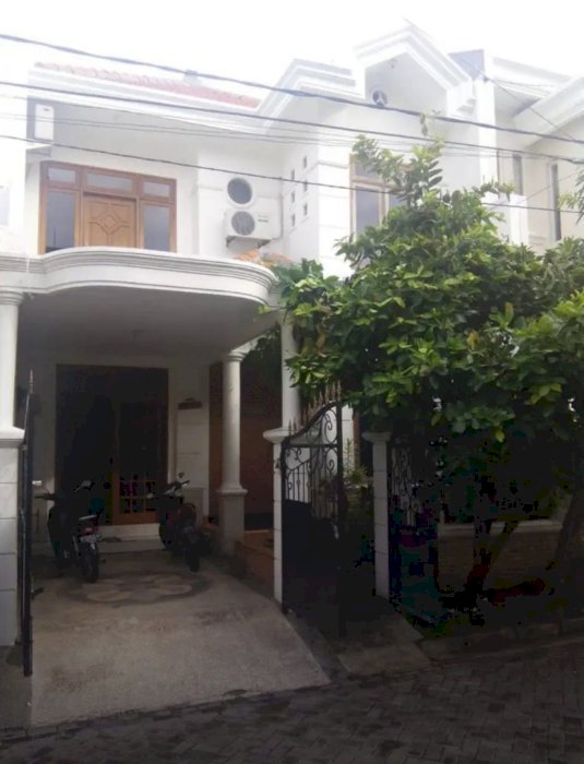 Rumah Asri Di Perumahan Elit One Gate System Surabaya Timur