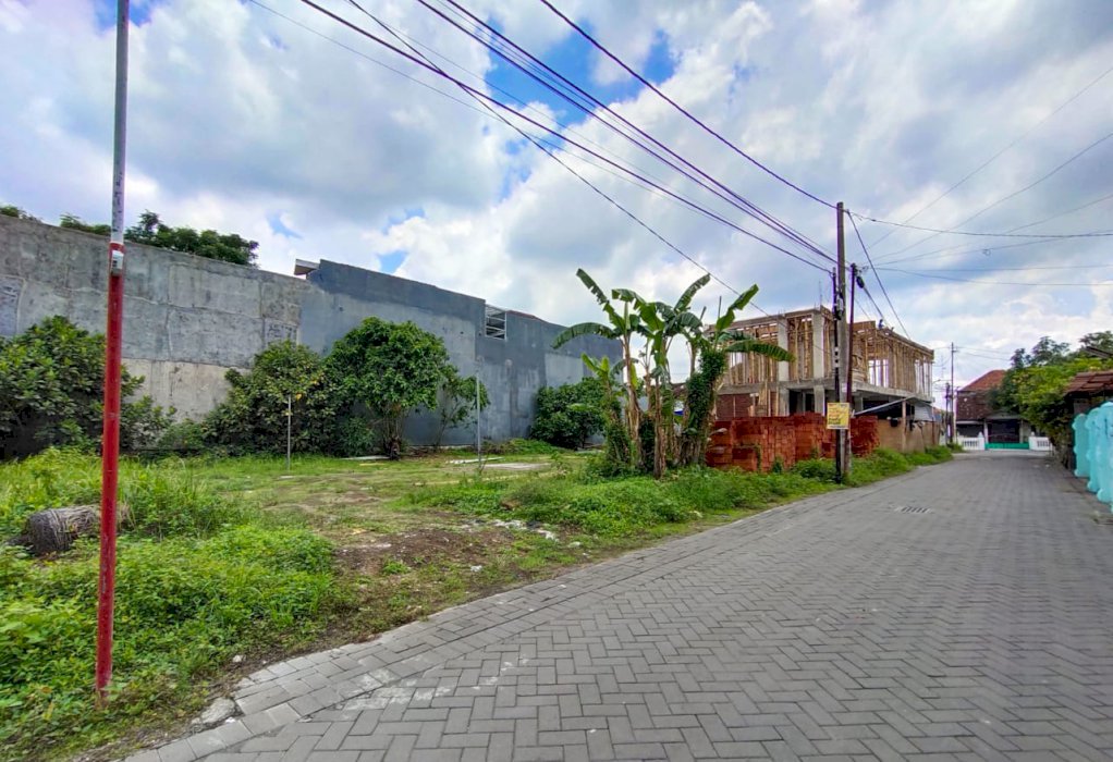 DI JUAL PEKARANGAN D BARAT KAMPUS UPN.DALAM RINGROD