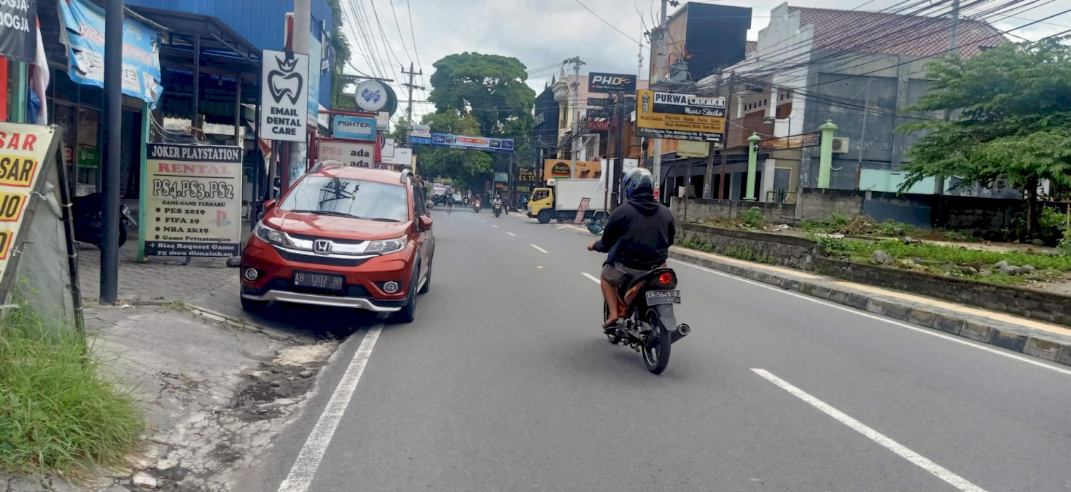 PEKARANGAN SETURAN TEPI JALAN ASPAL BELAKANG UPN