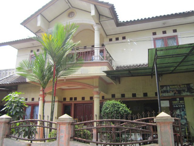 Dijual rumah 2 lantai di jalan syahbandar depan polsek Bandung Kulon