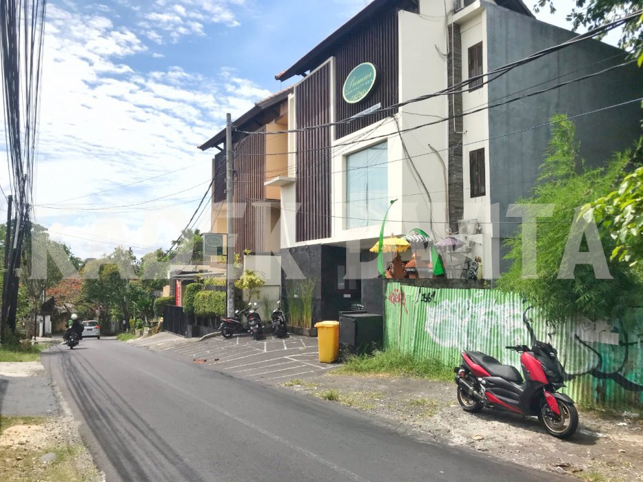 Tanah 186 m2 jalan utama umalas kerobokan cocok resto