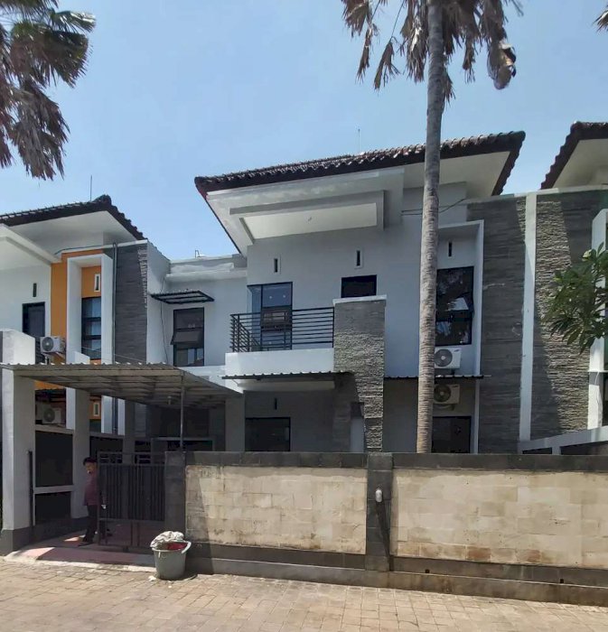Rumah minimalis lantai 2 di Gatot Subroto Tengah