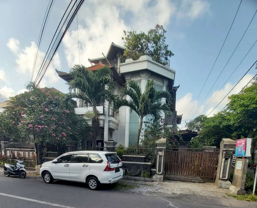 Rumah mewah lantai 2 di jl Bedahulu, Gatsu Tengah