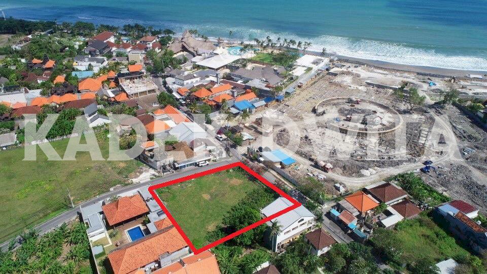 Tanah jalan utama pantai berawa 150 meter ke finns beach club