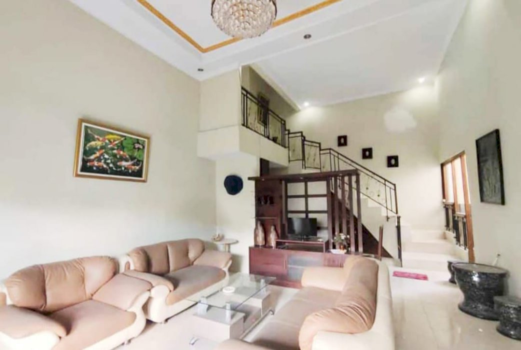 RUMAH MEWAH DALAM PERUMAHAHAN JOMBOR JLN MAGELANG KM 6