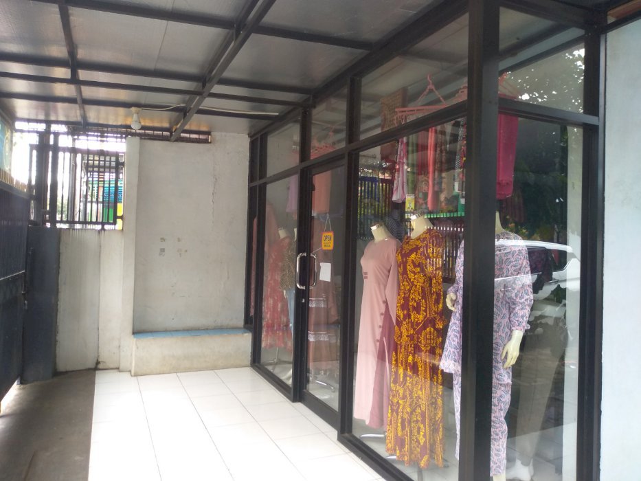 RUMAH DAN TOKO SIAP HUNI