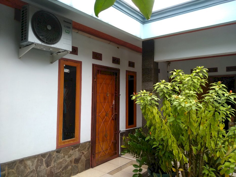 RUMAH DAN TOKO SIAP HUNI LOKASI STRATEGIS DEKAT PERKOTAAN