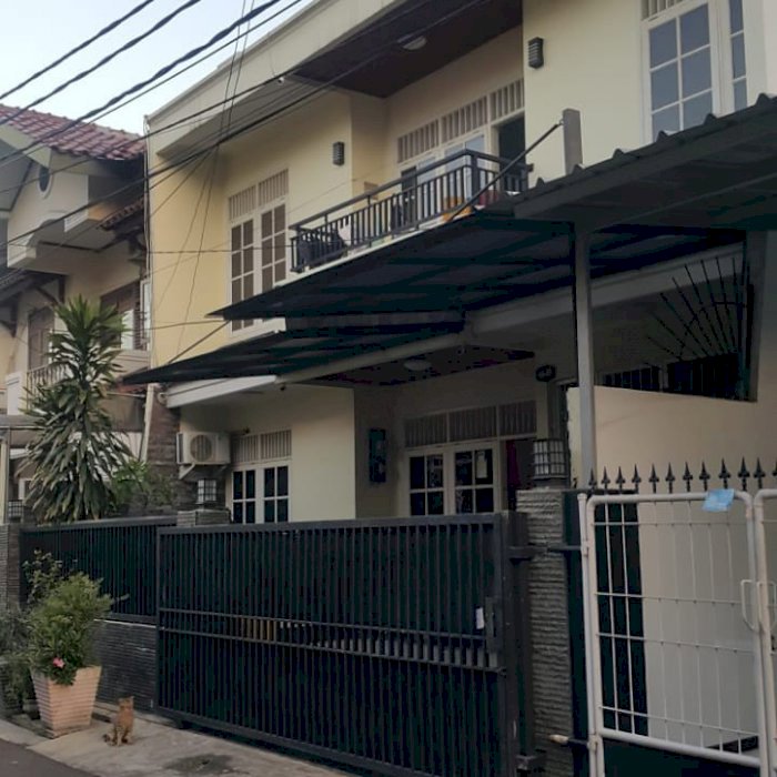Rumah Mewah Murah plus perabot Di Rawamangun, Tempat sangat strategis