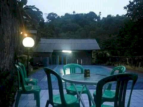 Villa Bambu Cisarua Puncak Bogor Dengan Kolam Renang