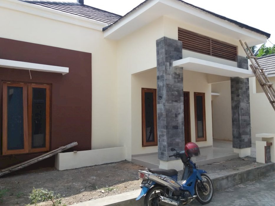 RUMAH SIAP HUNIAN BARAT KANTOR KELURAHAN WEDOMARTANI