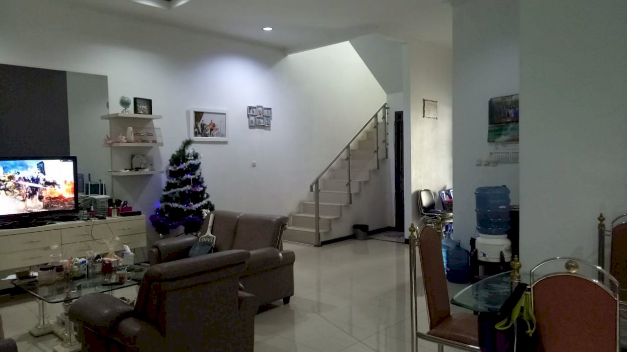 Disewakan rumah mewah dan cantik di Singgasana