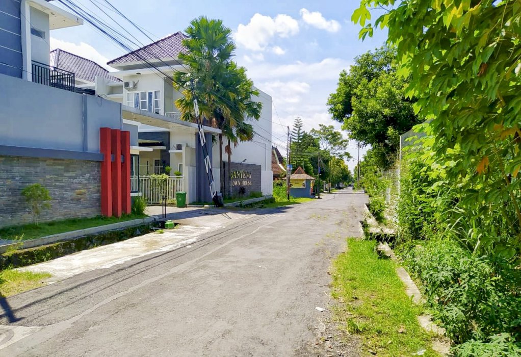 PEKARANGAN KOMERSIL BANTENGAN UTARA JLN KALIURANG KM 7 NGAGLIK SLEMAN