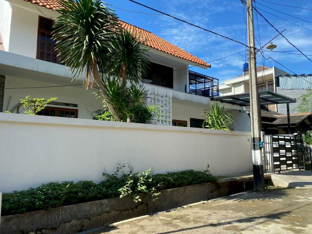 Rumah 2 Lt Jatiwaringin