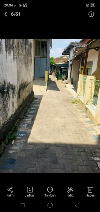Rumah pribadi di pemukiman padat penduduk