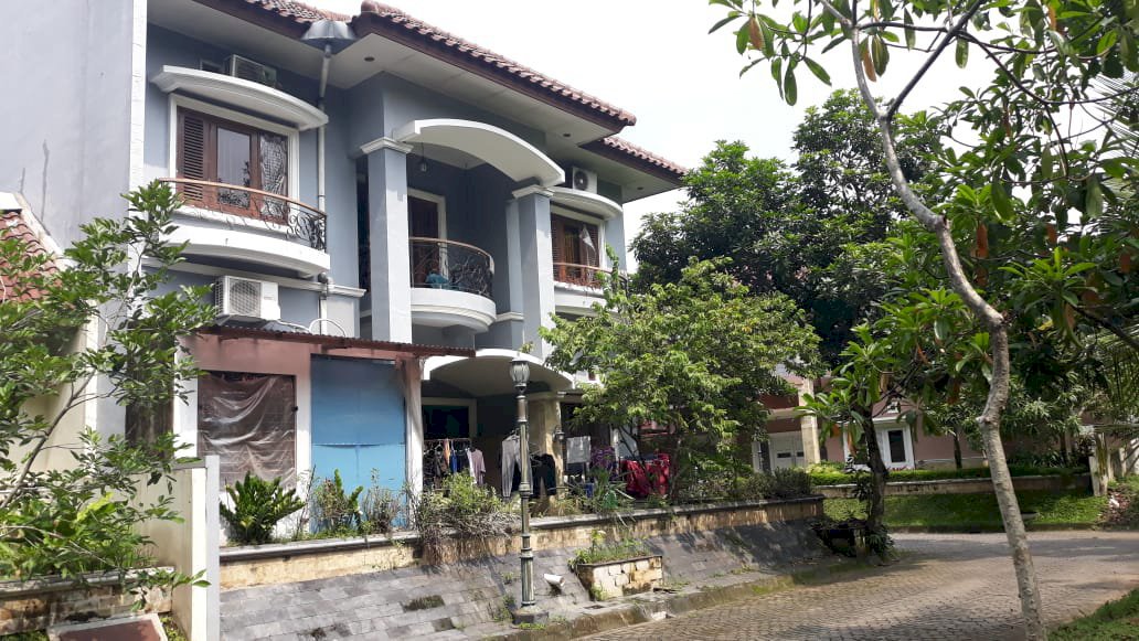 DIJUAL RUMAH MEWAH DALAM PERUMAHAN TRIHANGGO GAMPING SLEMAN
