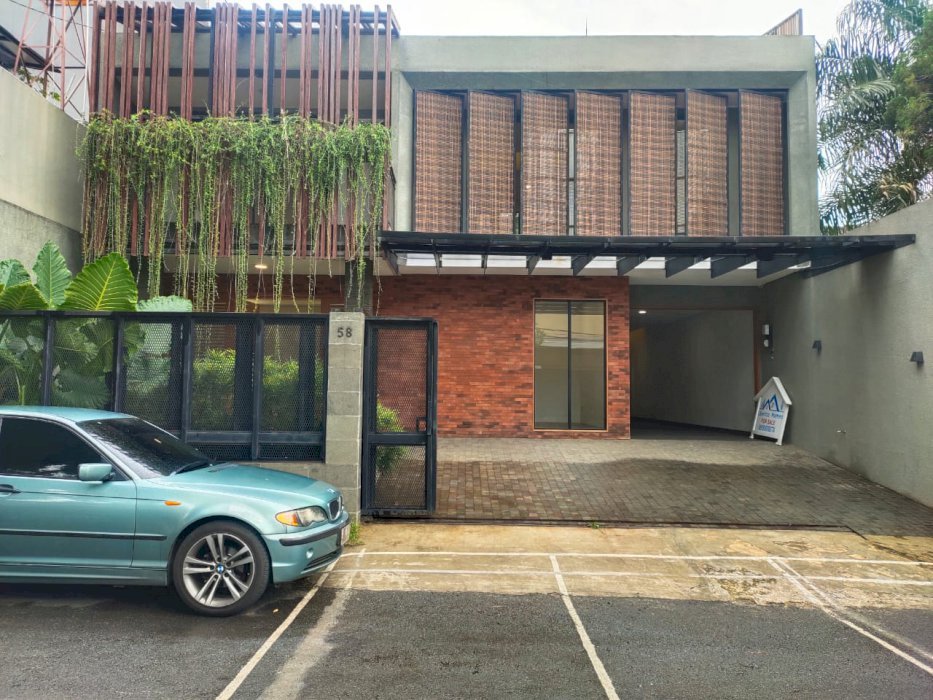 Dijual Rumah Mewah di Jln Haji Saidi Cipete Selatan Cilandak