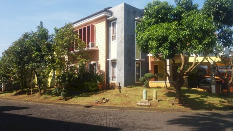 Rumah Mewah Hoek di de Latinos BSD City