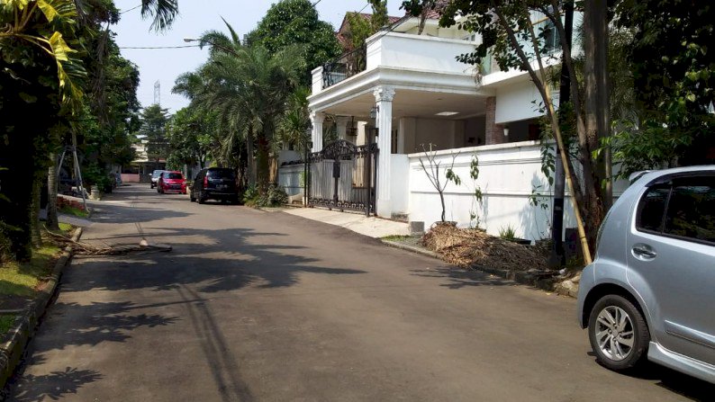 Rumah Mewah di Jalan Mandar XIX, Sektor 3 Bintaro