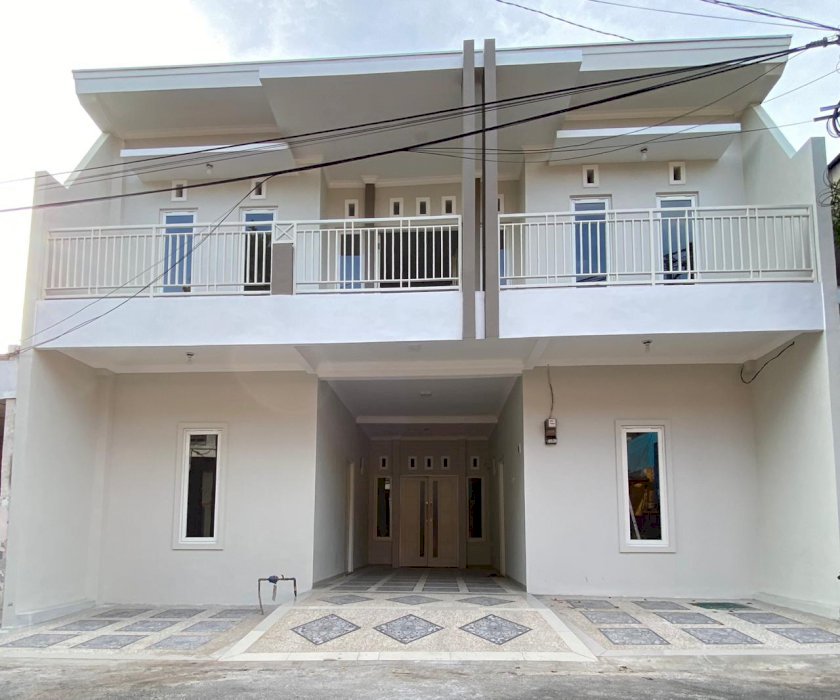 RUMAH KOST PREMIUM BANGUNAN BARU 2 LANTAI DEKAT AREA KAMPUS DAN KANTOR