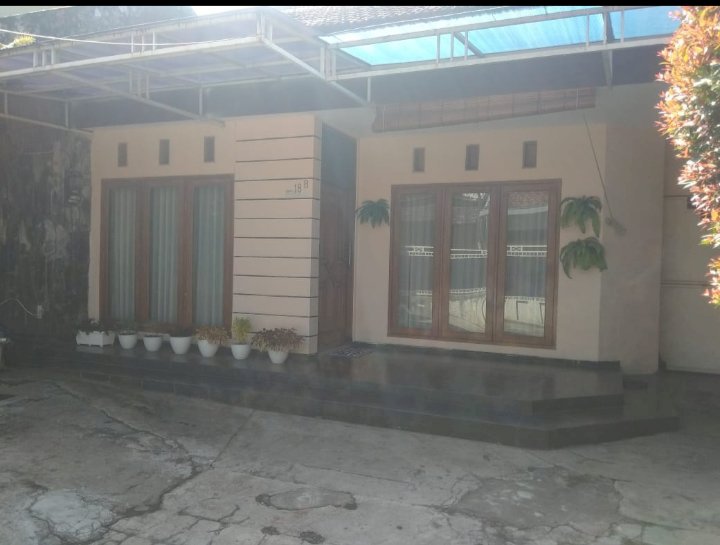 Dijual Rumah Cantik Di Bantaran Kota Malang Dekat SMAN 7