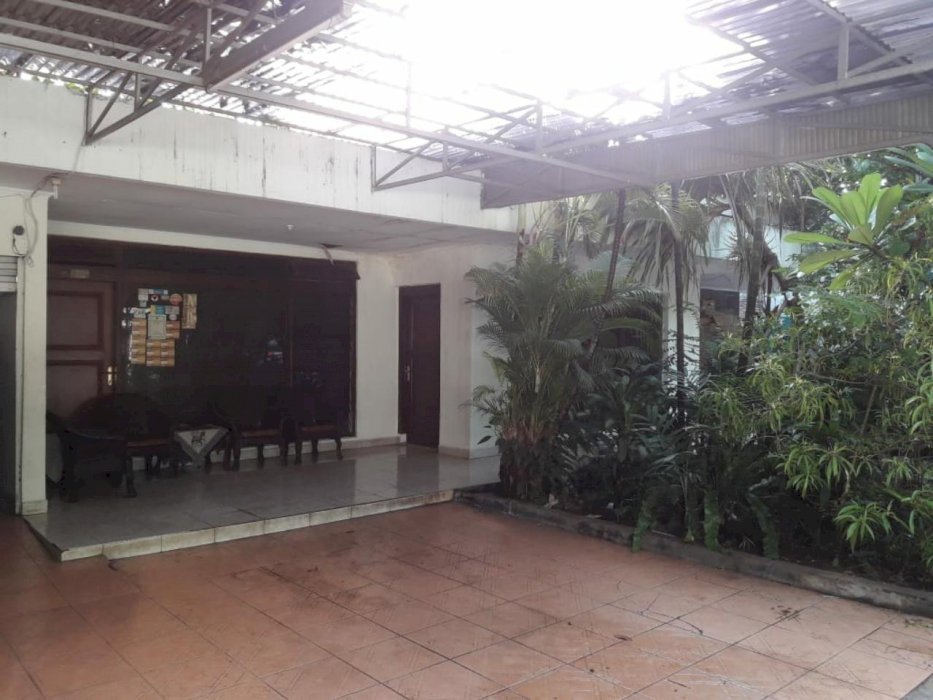 Rumah Lama di Lokasi STRATEGIS, heart of Menteng