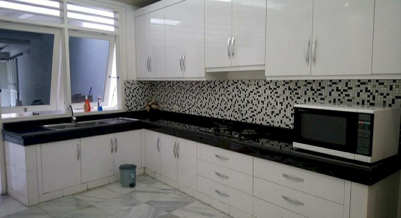 Rumah Cantik Strategis di Latuharhari  Menteng