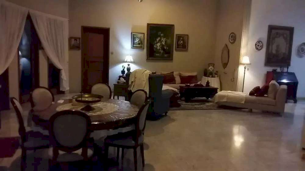 Rumah Strategis, di Kemang Selatan