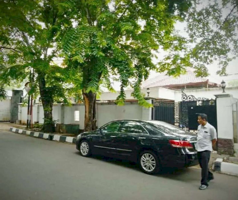 Rumah mewah lama hook Jl Mendut Menteng