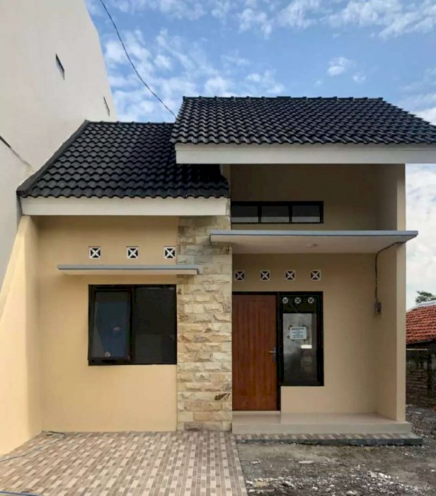 Rumah strategis karanggawang ,tengah kota,150m dari Kedungmundu raya