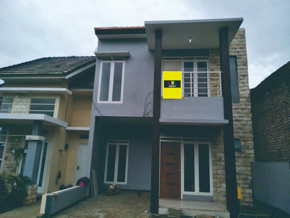 RUMAH SECOND DI MAYJEN SUNGKONO KOTA MALANG