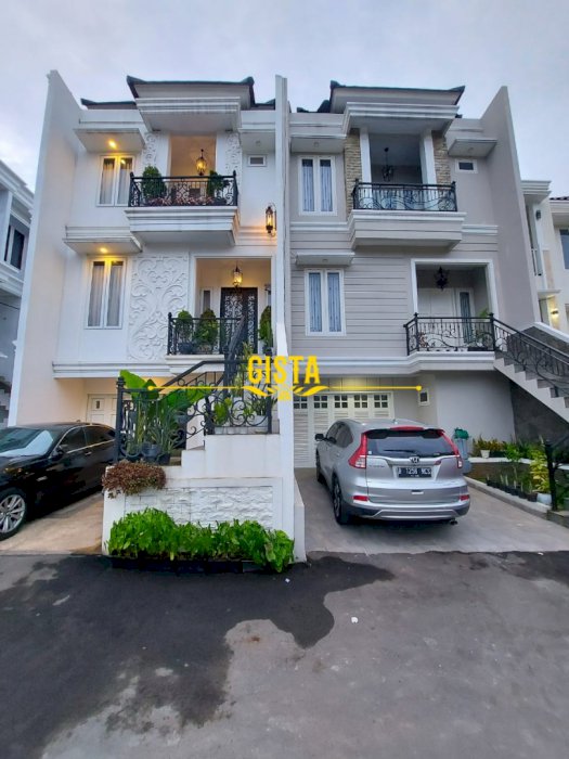  NEW CLUSTER 3 LANTAI  DI KEBAGUSAN JAGAKARSA JAKARTA SELATAN