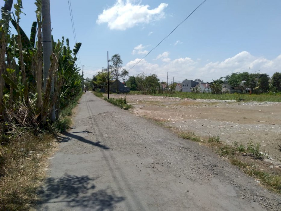 KAVINGAN STRATEGIS TEPI JLN ASPAL MAGUWOHARJO DEPOK SLEMAN
