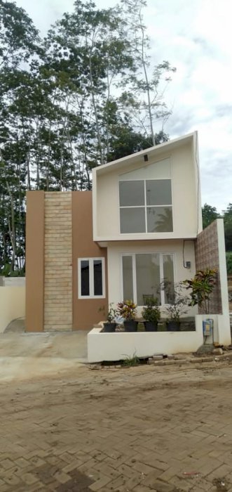 RUMAH VILLA TERLARIS DI MALANG, BELAKANG GOR KEN AROK