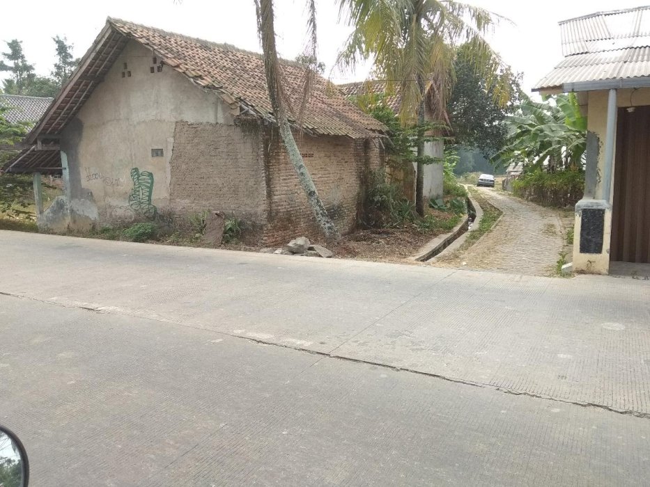 Tanah pinggir jalan cisoka