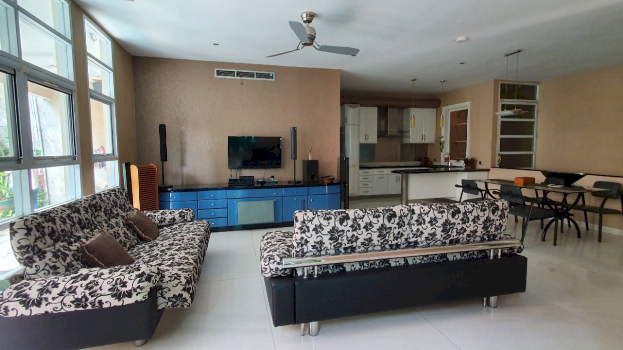 Rumah Pondok Indah Luas Dan ada kolam renang dekat PIM