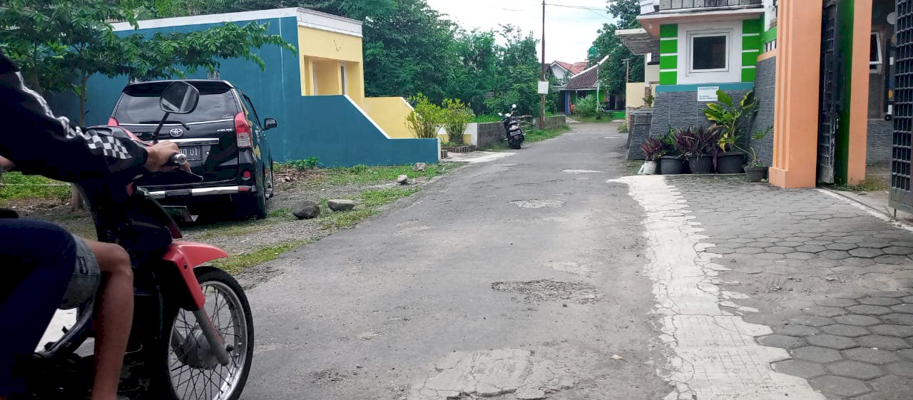 PEKARANGAN KOMERSIL KADISOKA MAGUWOHARJO DEPOK SLEMAN