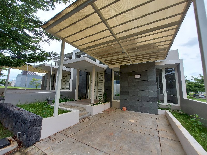 Rumah lebar 8m di Araya Golf siap huni