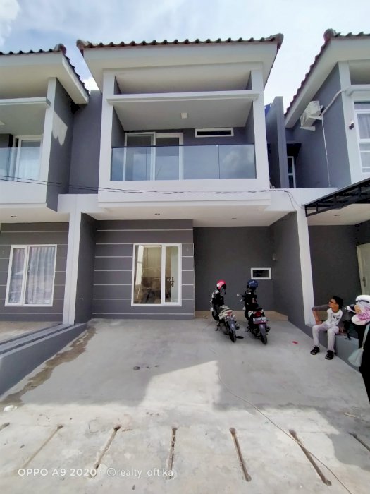 Brand new townhouse Meruya limited stock