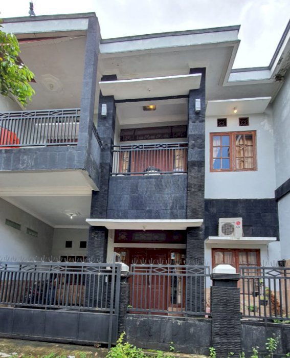 Rumah manis minimalis letak sangat strategis