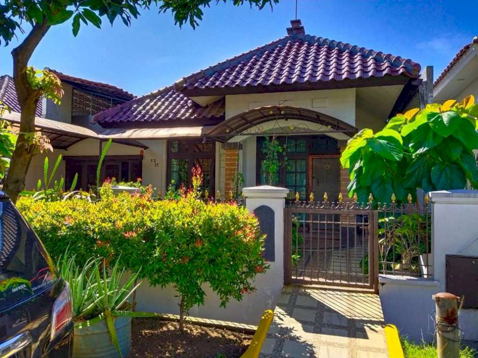 Rumah secondary asri dan terawat di komplek Villa Melati Mas, Serpong.