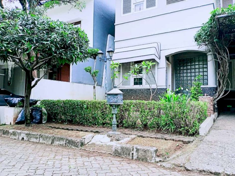 Rumah secondary murah di Bintaro dekat stasiun Pondok Ranji.